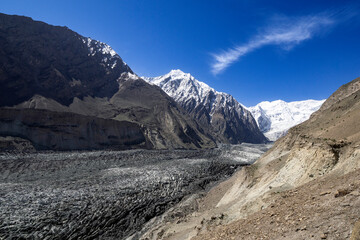 Hoper Valley is a stunning destination comprised of charming villages surrounding a natural bowl-shaped landscape. This picturesque region is set along the scenic curve of the Hoper glacier.