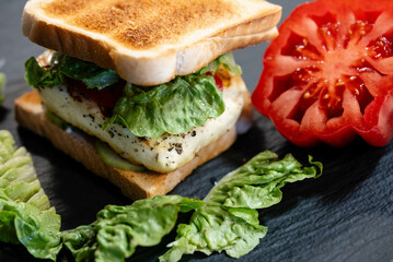 Griechischer Feta Käse mit Kräutern und Gewürzen