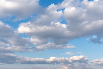 Fototapeta premium 青い空と流れる白い雲