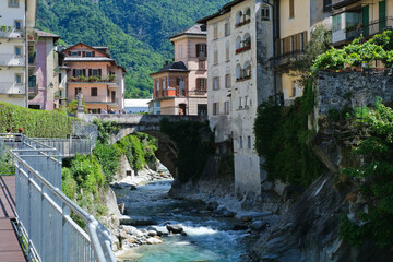Il centro storico di Chiavenna in provincia di Sondrio, Lombardia, Italia.