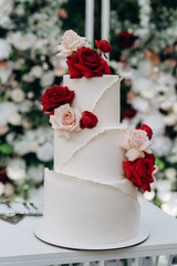 wedding cake with roses