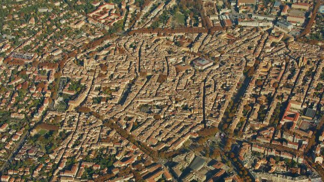 vue aerienne d'Aix en Provence en France