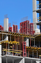 Construction with formwork