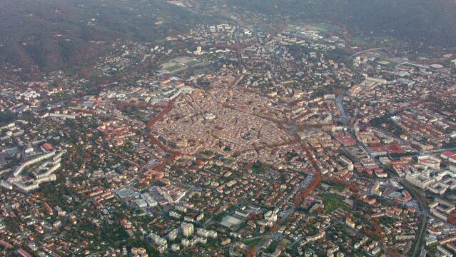 vue aerienne d'Aix en Provence en France