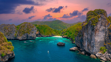 Obraz premium Phi Phi Don island, Nui beach. Thailand Aerial view paradise turquoise lagoon with white coral sand and palms on sunset time