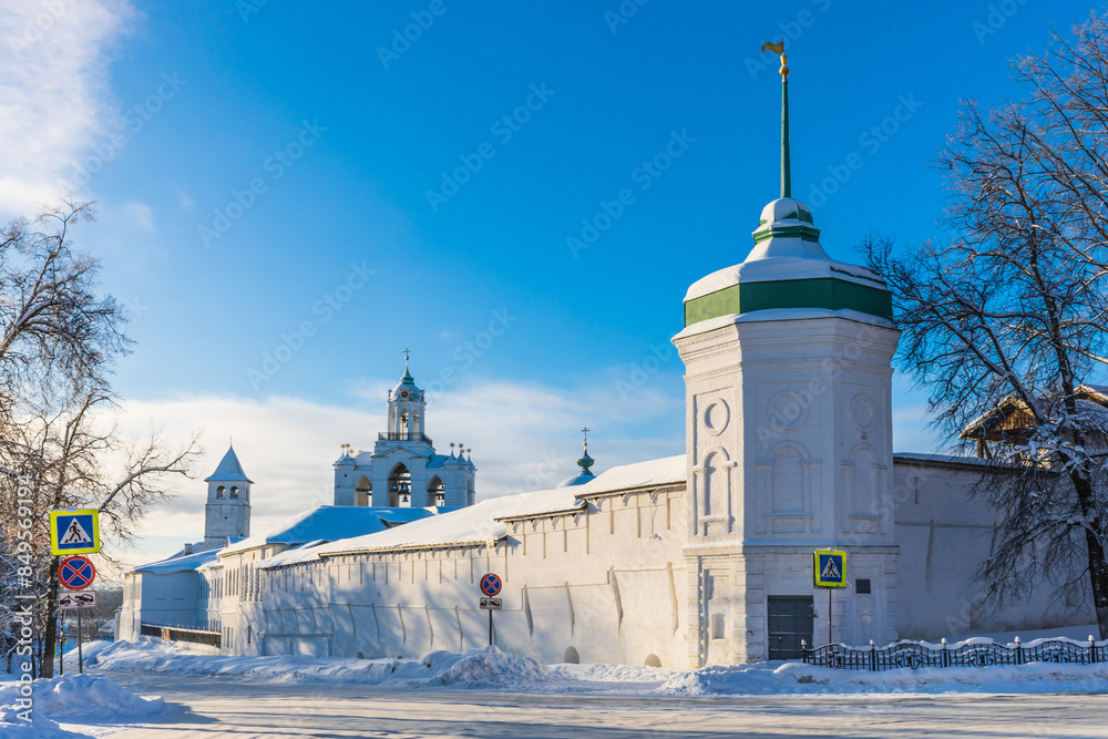 Wall mural the historical center of the city of Yaroslavl, Russia, a UNESCO protected site, presents buildings of all styles of Russian architecture of the last five centuries.