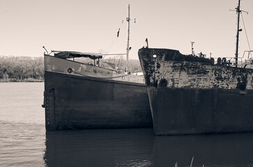 Fototapeta premium old black and white of rusty ships