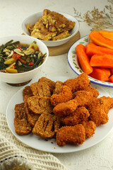 daily food menu, chicken nuggets, vegetables, kale, omelet and papaya