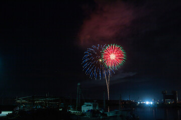 日本の秋の花火大会の風景