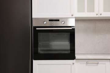 Obraz premium New electric oven in kitchen. Cooking appliance