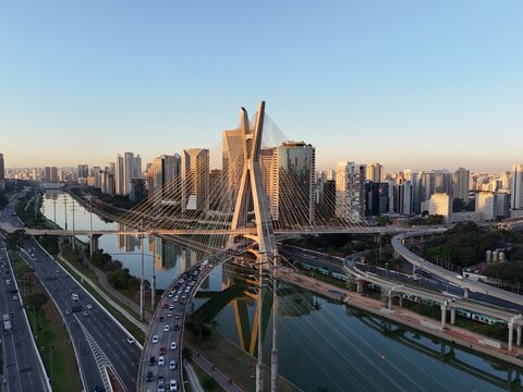 Oct&aacute;vio Frias de Oliveira Bridge, also known as Stayed-cable Bridge, and Marginal Pinheiros Avenue - S&atilde;o Paulo, Brazil