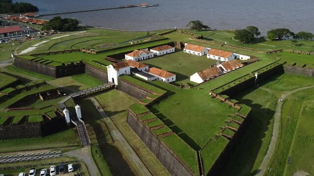 Vista a&eacute;rea da Fortaleza de S&atilde;o Jos&eacute; de Macap&aacute;, Rio Amazonas, Trapiche Eliezer Levy e Parque do Forte