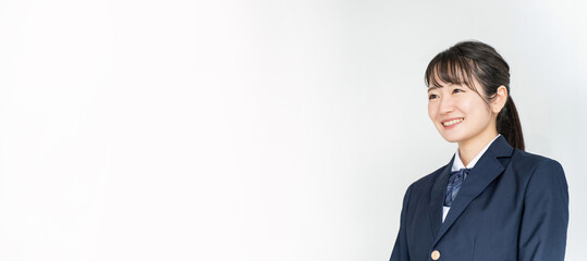 学校の教室にいる笑顔の高校生・中学生・女子高生（制服・学生服・アジア人）
