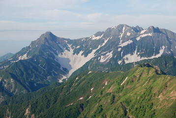 Trekking course from Mt. Otensho-dake to Yari-Hotaka mountains in early summer / 表銀座縦走路，大天井岳山頂から眺める穂高連峰へのトレッキングコース～南岳・北穂高岳・奥穂高岳