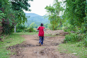 A Tai Lue girl is going to the garden.
