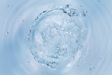 パイプから吹き出す水.