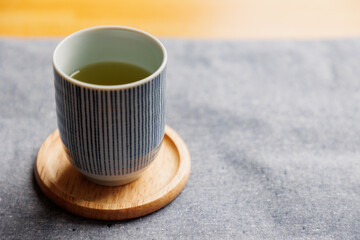 日本茶の入った湯呑み