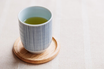 日本茶の入った湯呑み