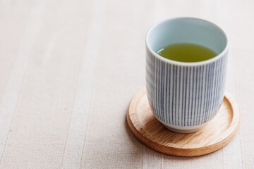 日本茶の入った湯呑み