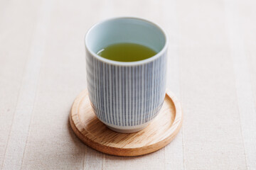 日本茶の入った湯呑み