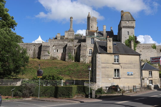 ch&acirc;teaux de Creully et molin
