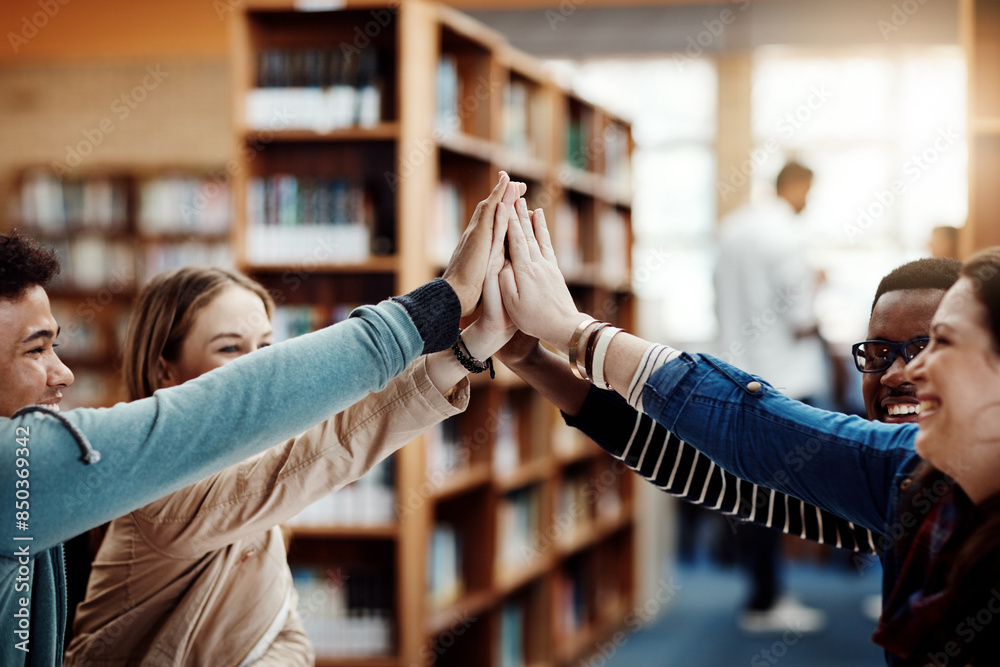 Aufkleber students, group and high five in library for education, learning and knowledge goals, support or tea
