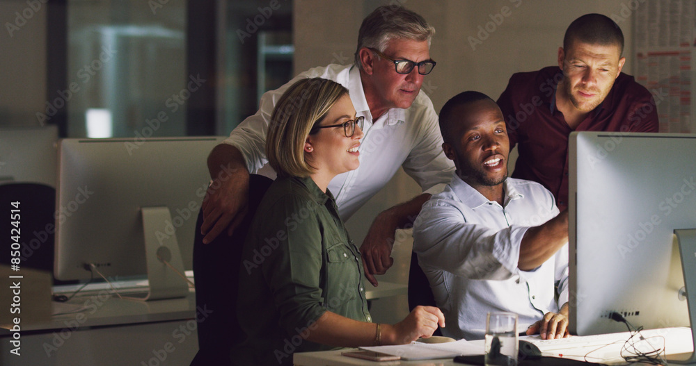 Aufkleber problem solving, teaching or business people on computer for research, feedback review or online pro