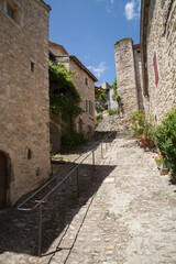 Calade dans le vieux village médiéval du Poët-Laval (Drôme)