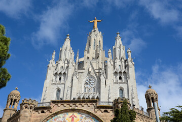 Obraz premium Tibidabo- Roman Catholic church and minor basilica on a hill overlooking Barcelona