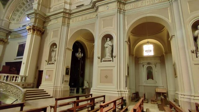Vasto - Panoramica della parete destra della Chiesa di Santa Maria Maggiore