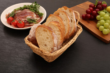 スライスしたバゲット