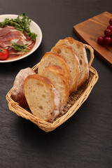 スライスしたバゲット