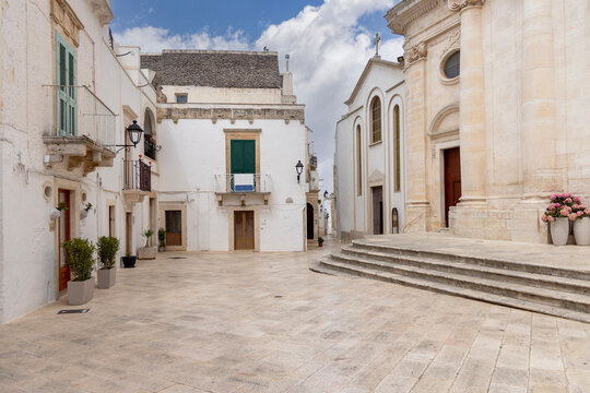Piazza Fra Giuseppe Andrea Rodio with 18th century Church of Saint George Martyr, Locorotondo, Italy, Apulia