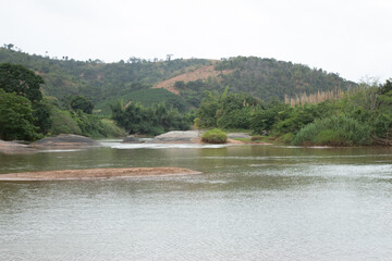 Rio Manhuacó, Paisagens da região de Tabauna no municipio de Aimorés, Minas Gerais, Brasil - 29 maio 2024.