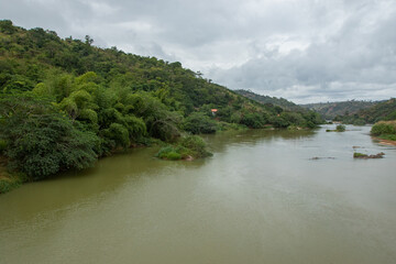 Rio Manhuacó, Paisagens da região de Tabauna no municipio de Aimorés, Minas Gerais, Brasil - 29 maio 2024.