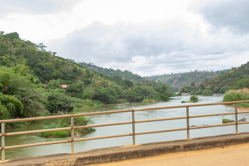 Fototapeta premium Rio Manhuacó, Paisagens da região de Tabauna no municipio de Aimorés, Minas Gerais, Brasil - 29 maio 2024.
