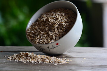 A aveia é um cereal rico em avenantramida, um composto fenólico com ação antioxidante que...