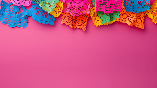 fondo rosa mexicano con decoraciones de papel picado colorido representativo de cultura y tradicion mexicana ornamentos festivos 