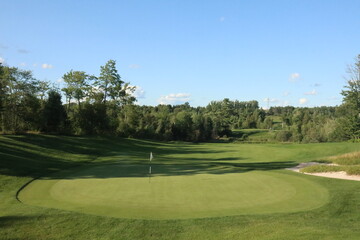 Obraz premium golf course with hole
