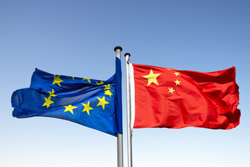 Flaggen Europa und China