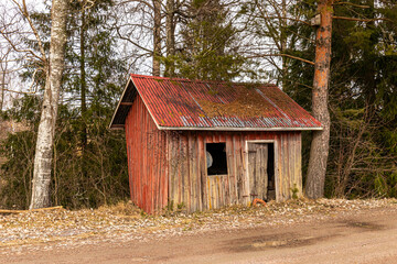 old red barn