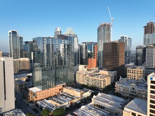 Naklejka premium Aerial view of Austin: A vibrant and diverse city in Texas known for its live music scene, outdoor activities, and eclectic culture..