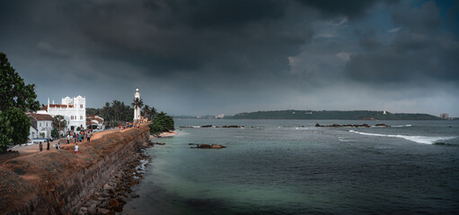 Galle lighthouse  is no longer functioning and serves only as a landmark. Many people come to enjoy the area, the breezy weather, and the sea.