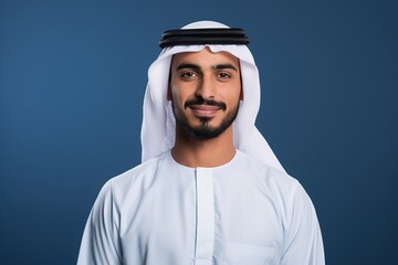 Obraz premium A man wearing a white shirt and a black head scarf is smiling