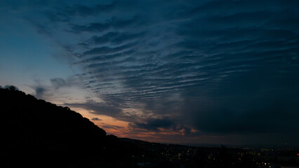 朝焼けのうろこ雲