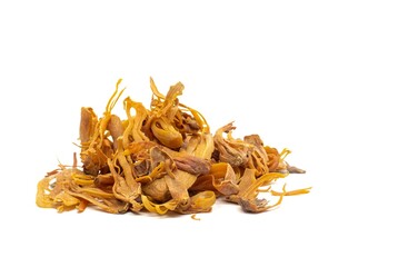 Obraz premium Mace or Nutmeg Aril Heap Isolated on White Background with Copy Space, Also Known as Javitri or or Myristica Fragrans