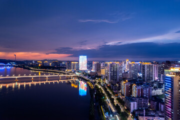Obraz premium Aerial photography of the night scene on the east bank of the Xiangjiang River in Zhuzhou, China
