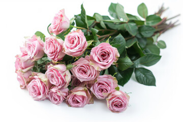 Fototapeta premium bouquet of pink roses isolated on white background
