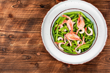 Green beans salad with shrimp.