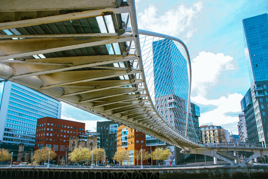 Zubi Zuri footbridge at Bilbao